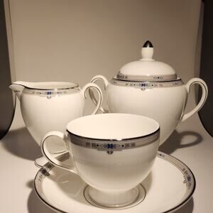 Wedgwood England Amherst 22 piece tea Cup & Saucer plus, sugar and creamer.